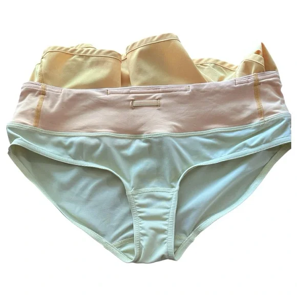 Lululemon Speed Up Short Coolmax 2.5”Burning Yellow. Size 6 - Picture 11 of 12